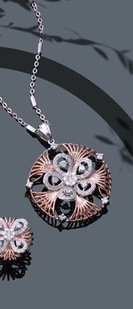 Clover diamond pendant